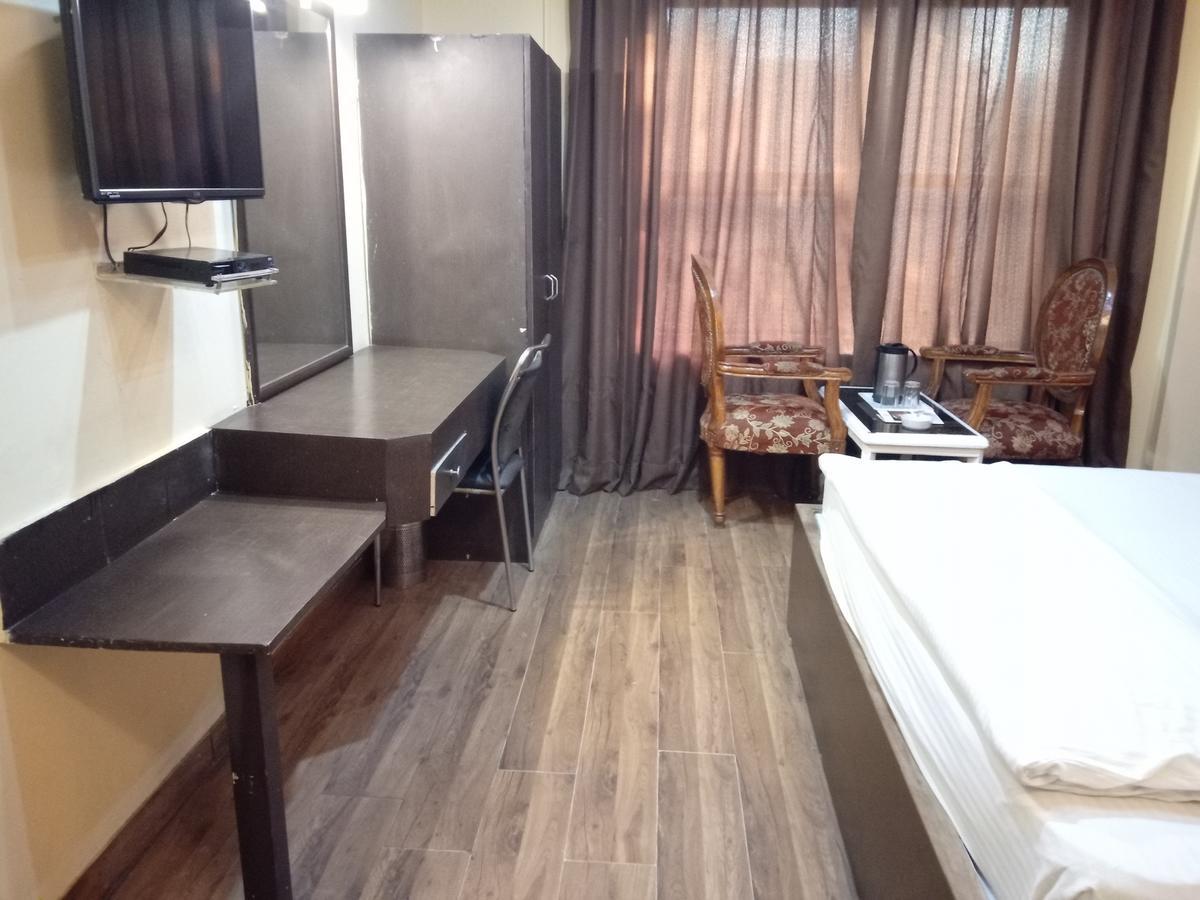 Hotel Samrat Kaushambi Ghaziabad Exterior photo