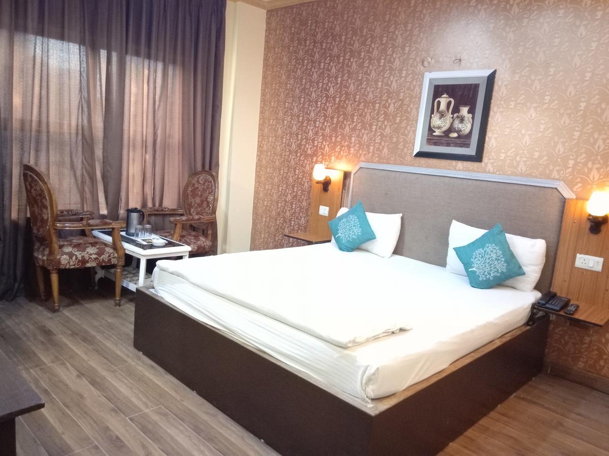 Hotel Samrat Kaushambi Ghaziabad Exterior photo